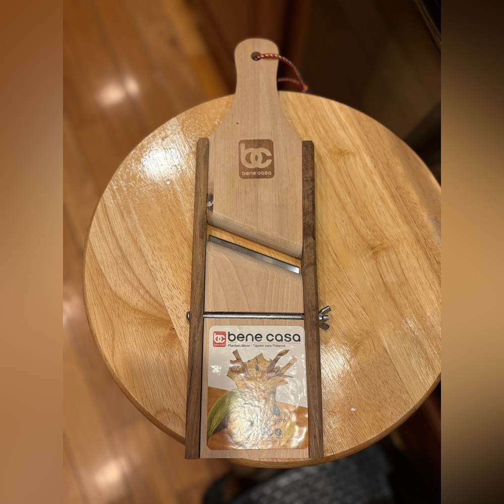 Bene Casa Wooden Pineapple Slicer/Peeler - Natural Wood NWT!